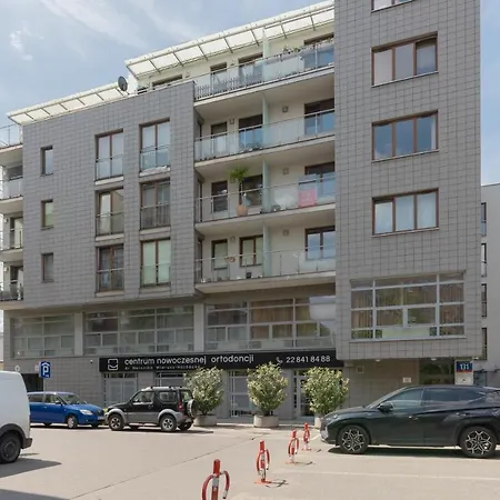 Comfy & Classy Near Cos Torwar By Renters Апартаменты *