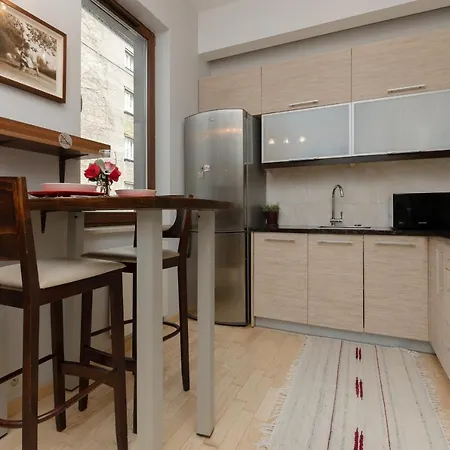 Apartament Comfy & Classy Near Cos Torwar By Renters *