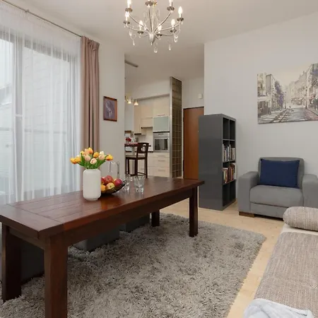 Comfy & Classy Near Cos Torwar By Renters Apartment *
