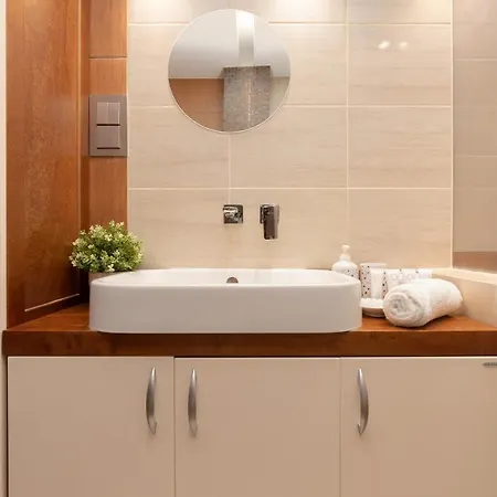 Appartamento Comfy & Classy Near Cos Torwar By Renters