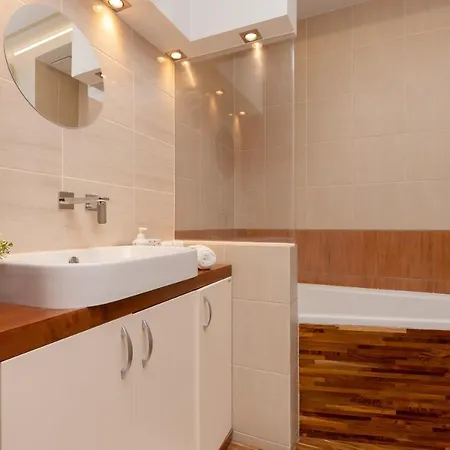 Comfy & Classy Near Cos Torwar By Renters
