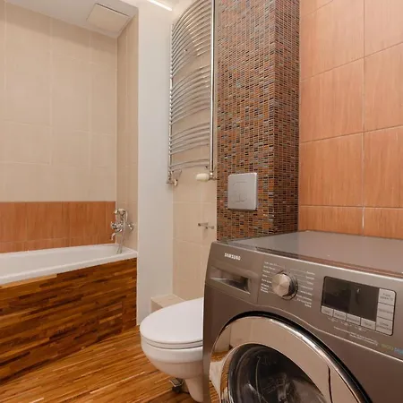 Comfy & Classy Near Cos Torwar By Renters Lejlighed